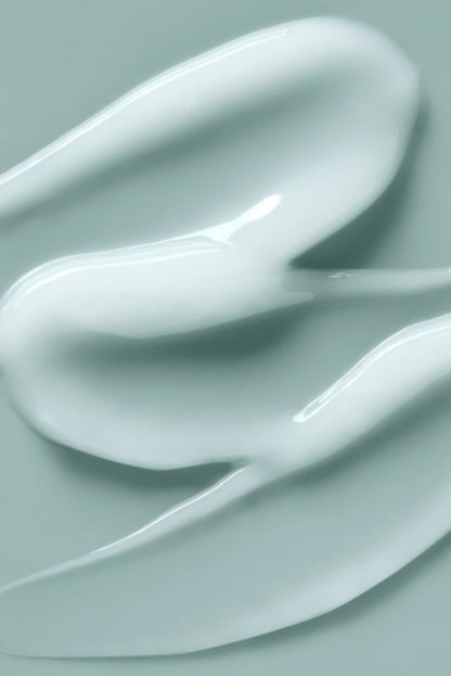 Texture légère et non grasse de la Crème Hydratante 72H C-LAB, absorption rapide. 